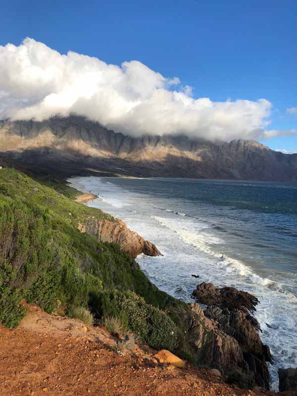 Clifton Bay zur besten Afrika Reisezeit mit Wolken und dramatischem Wetter